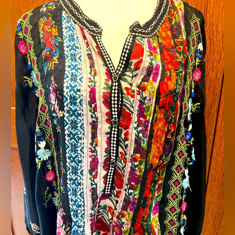 All About Her 2X Black Floral Print Embroidered Tunic Blouse Gorgeous